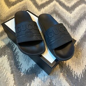 Gucci rubber slides, black